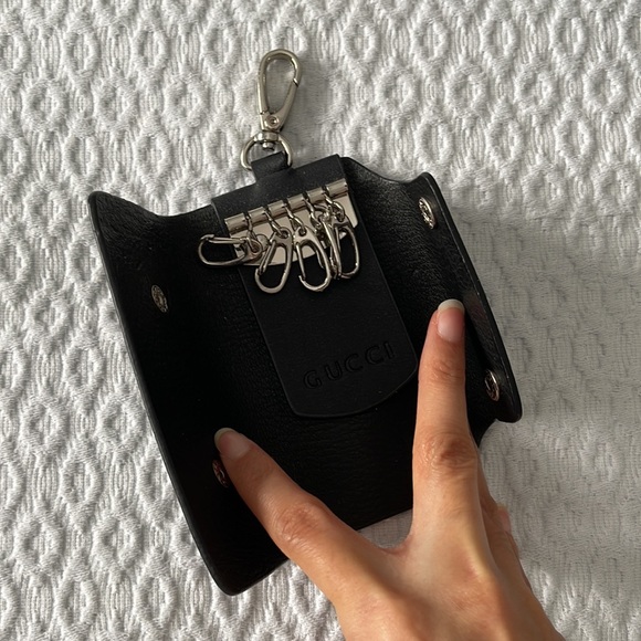 GUCCI KEY CHAIN HOLDER - Picture 2 of 3